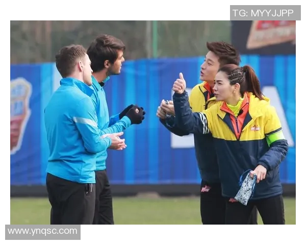 经典足球明星同框瞬间回顾那些年我们追逐的绿茵传奇